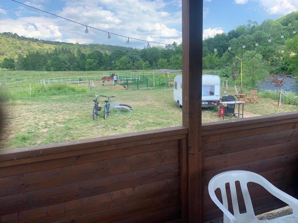 Ubytovani V Karavanu Bzany Exteriör bild