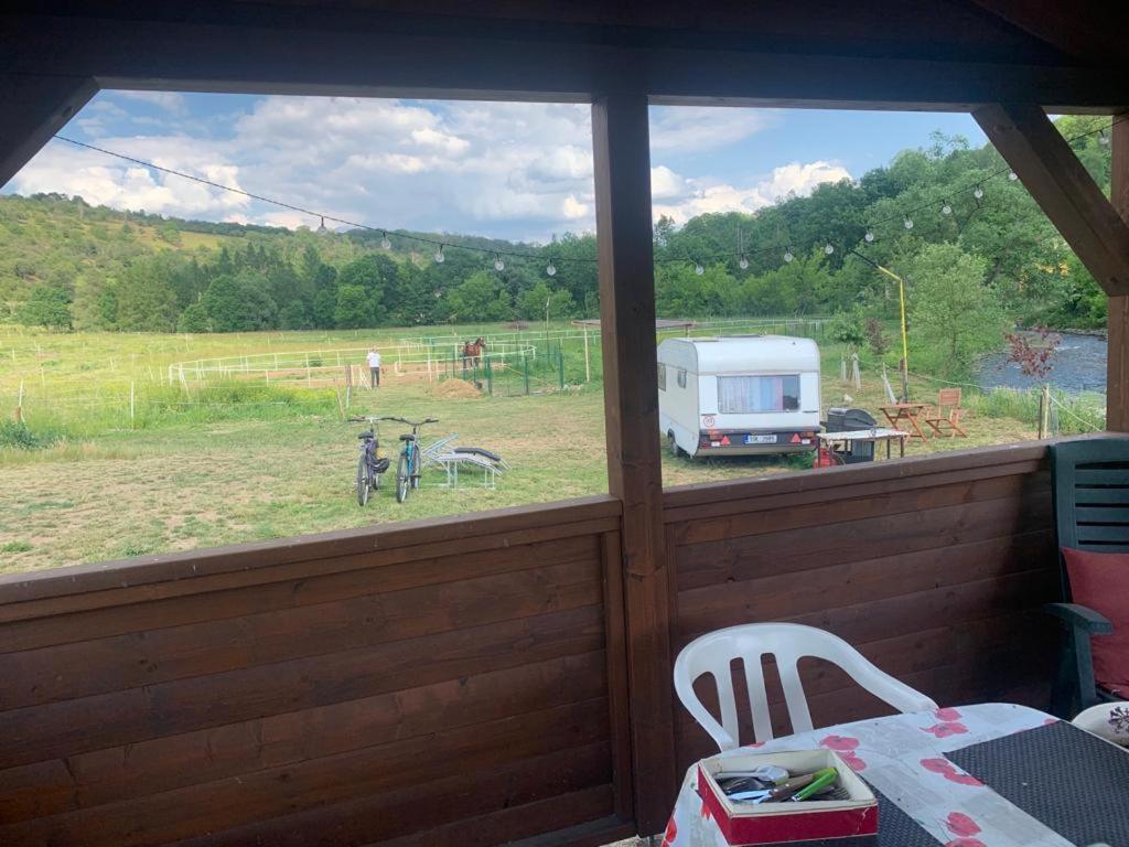 Ubytovani V Karavanu Bzany Exteriör bild